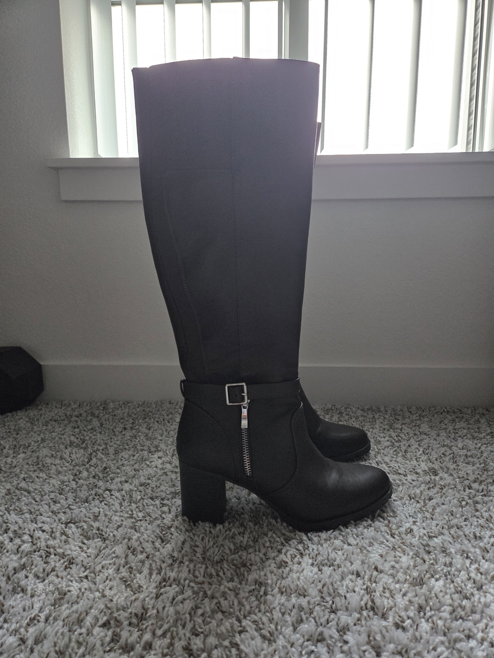Women's Brown Knee-High Heeled Zip Boots